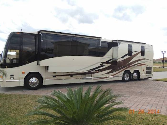 2001 Prevost Featherlite H3-45 For Sale