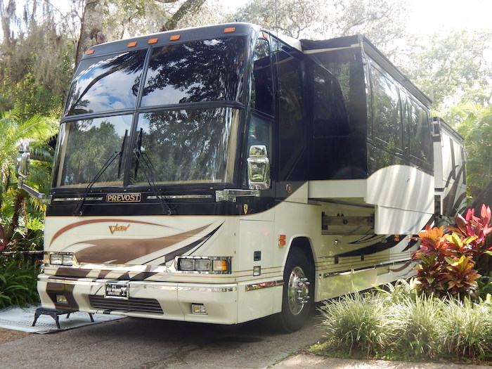 2001 Prevost Featherlite H3-45 For Sale