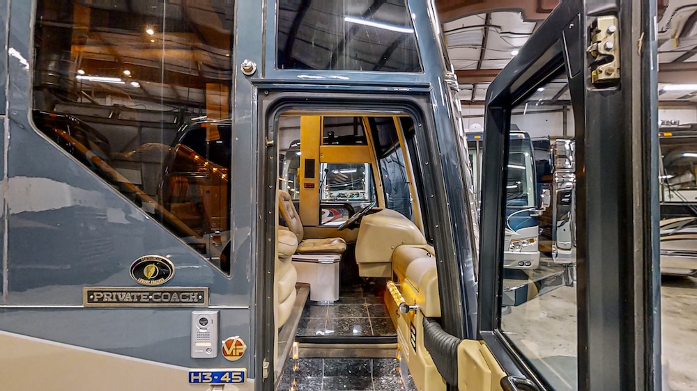 2001 Prevost Featherlite H3-45 For Sale