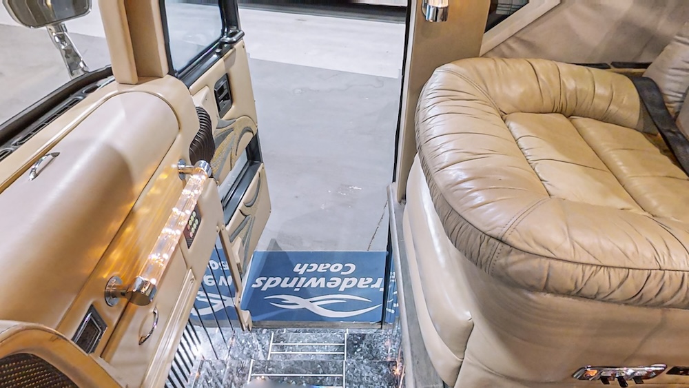 2001 Prevost Featherlite H3-45 For Sale