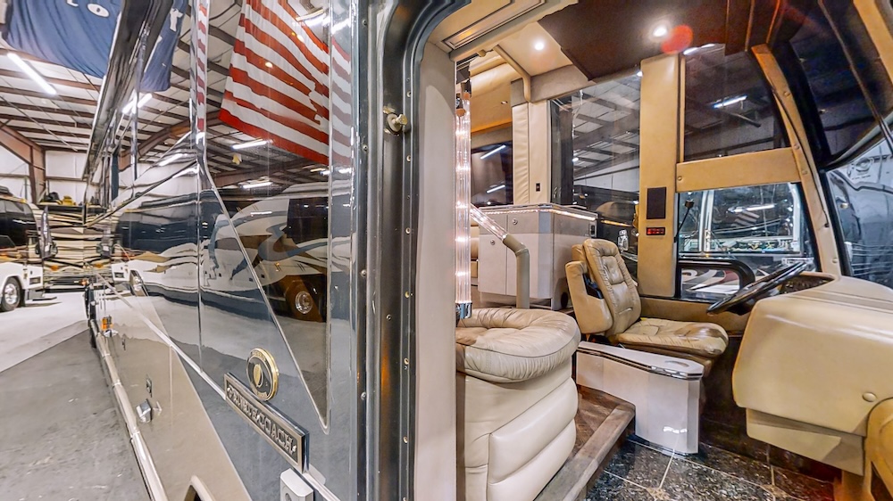 2001 Prevost Featherlite H3-45 For Sale