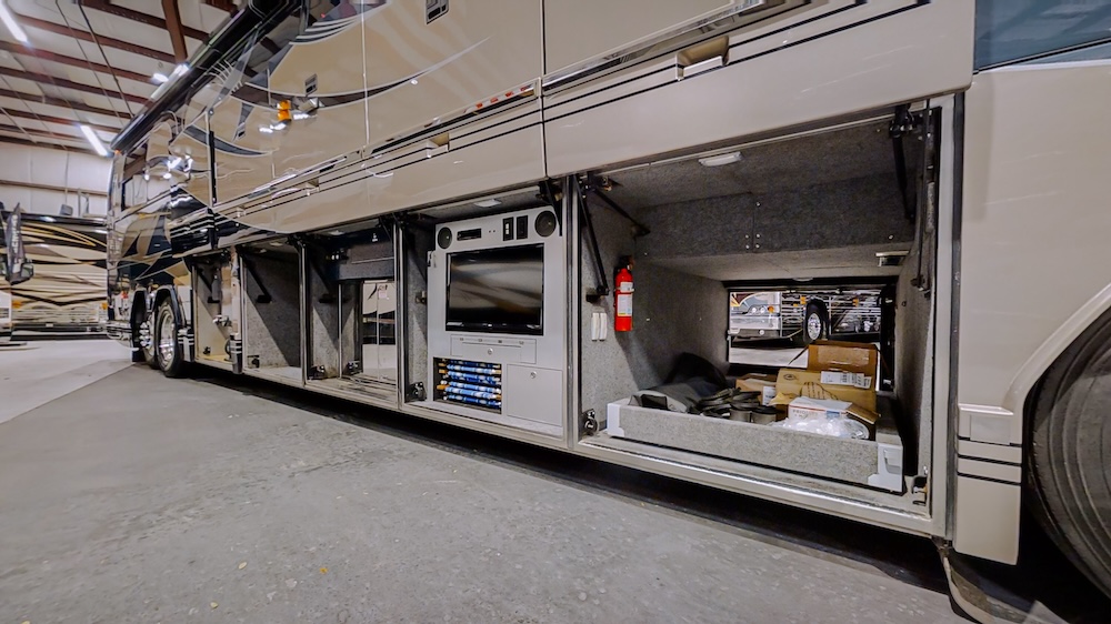 2001 Prevost Featherlite H3-45 For Sale