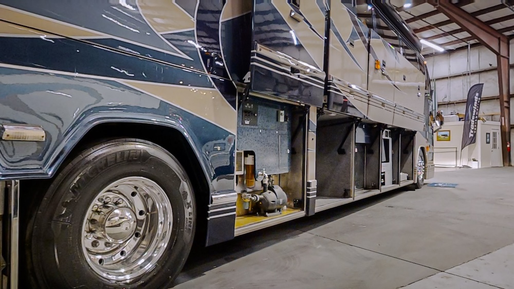 2001 Prevost Featherlite H3-45 For Sale