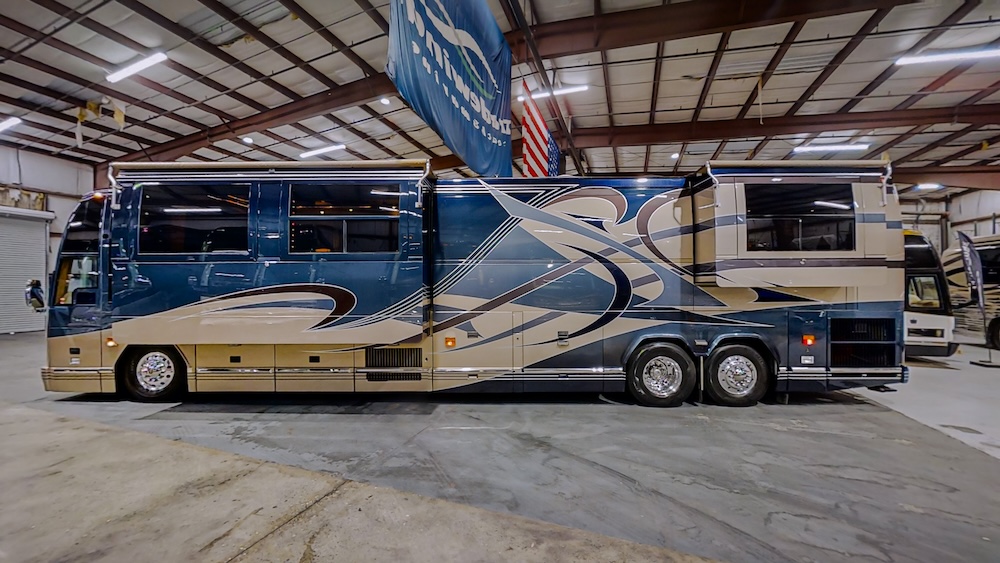 2001 Prevost Featherlite H3-45 For Sale