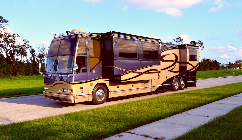 2001 Prevost Featherlite H3-45 For Sale