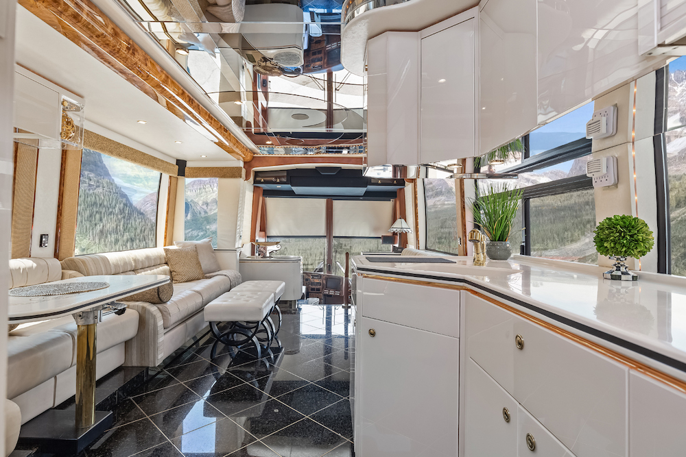 2001 Prevost Featherlite H3-45 For Sale