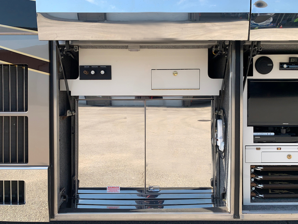 2001 Prevost Featherlite H3-45 For Sale