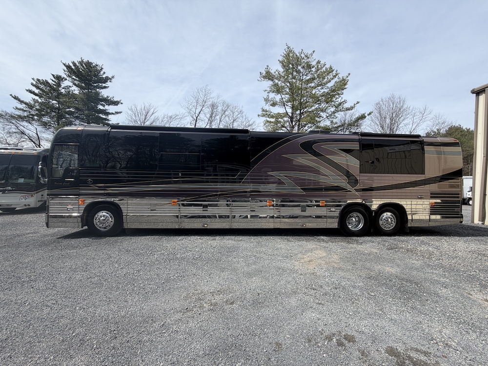 2001 Prevost Featherlite XLII For Sale