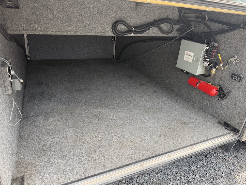 2001 Prevost Featherlite XLII For Sale