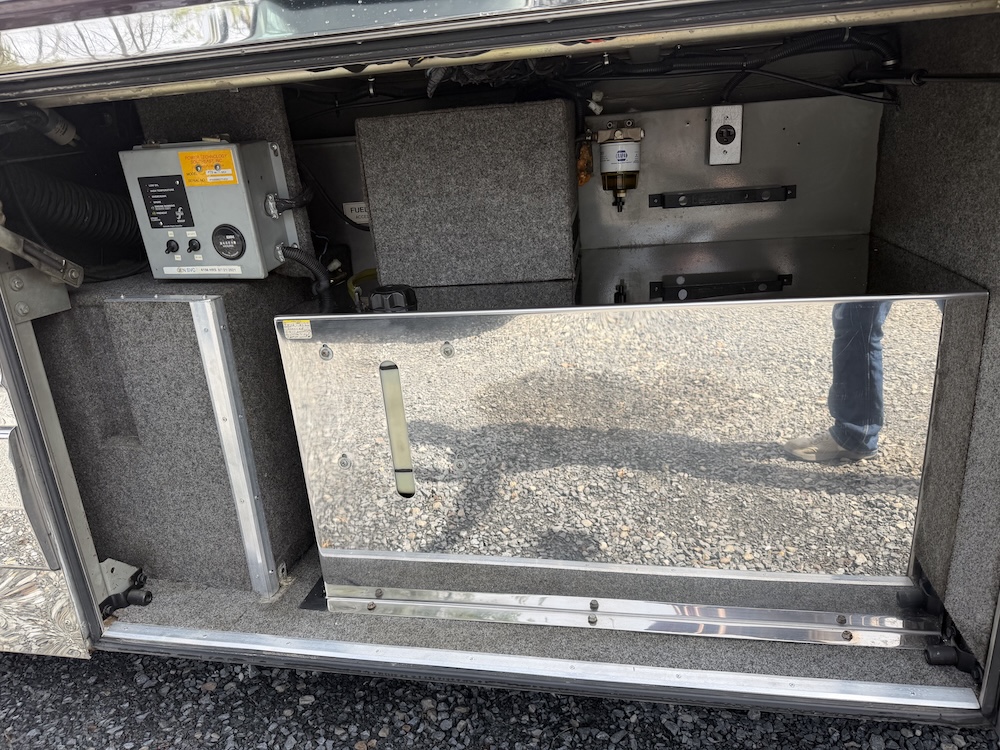 2001 Prevost Featherlite XLII For Sale