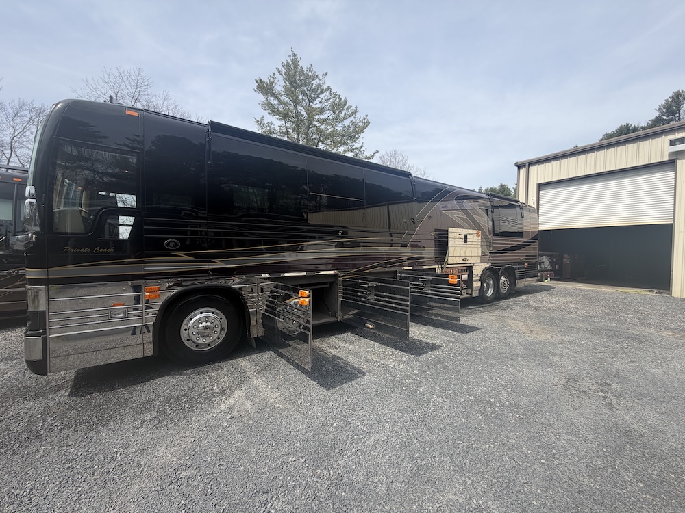 2001 Prevost Featherlite XLII For Sale