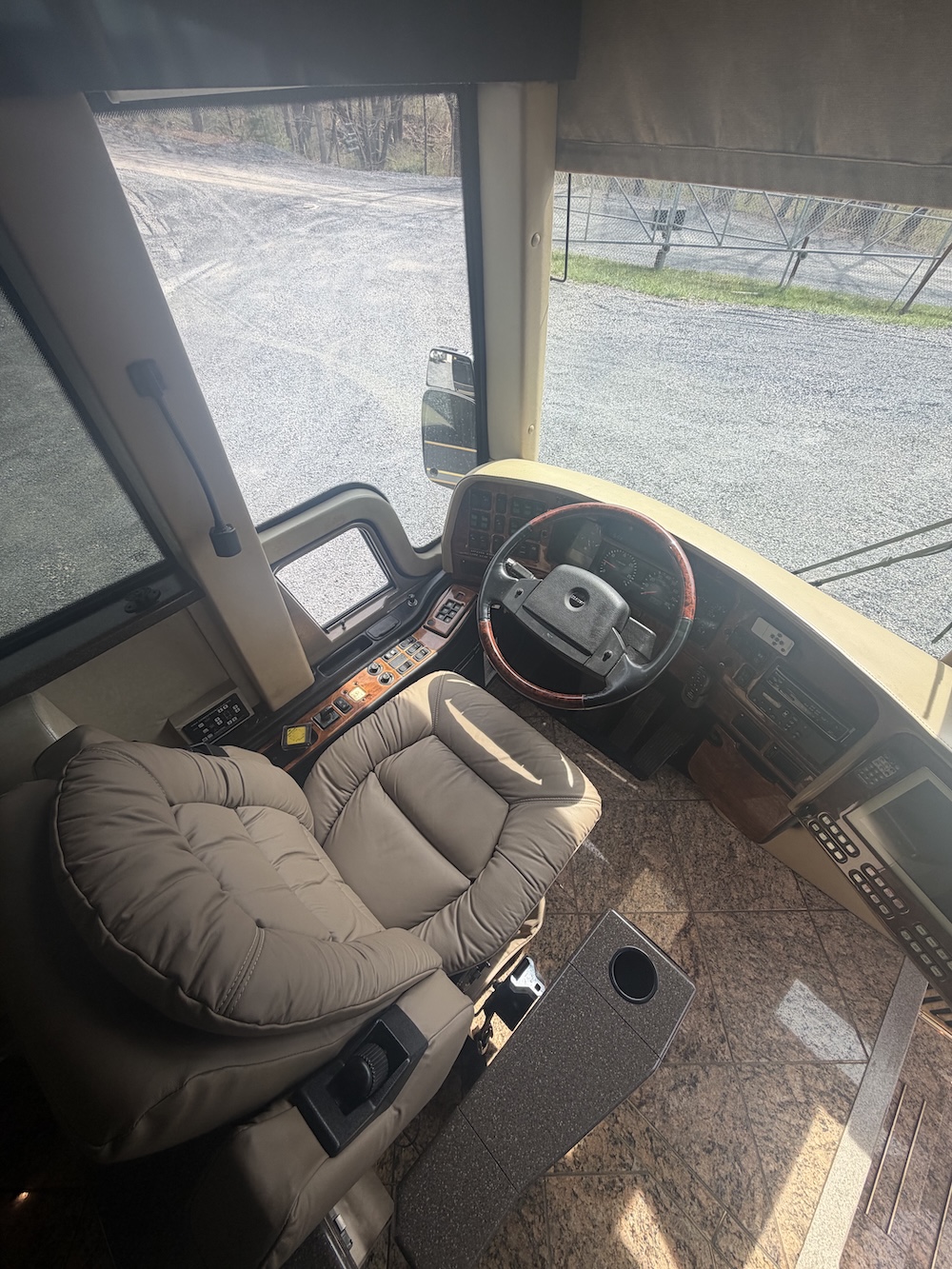 2001 Prevost Featherlite XLII For Sale