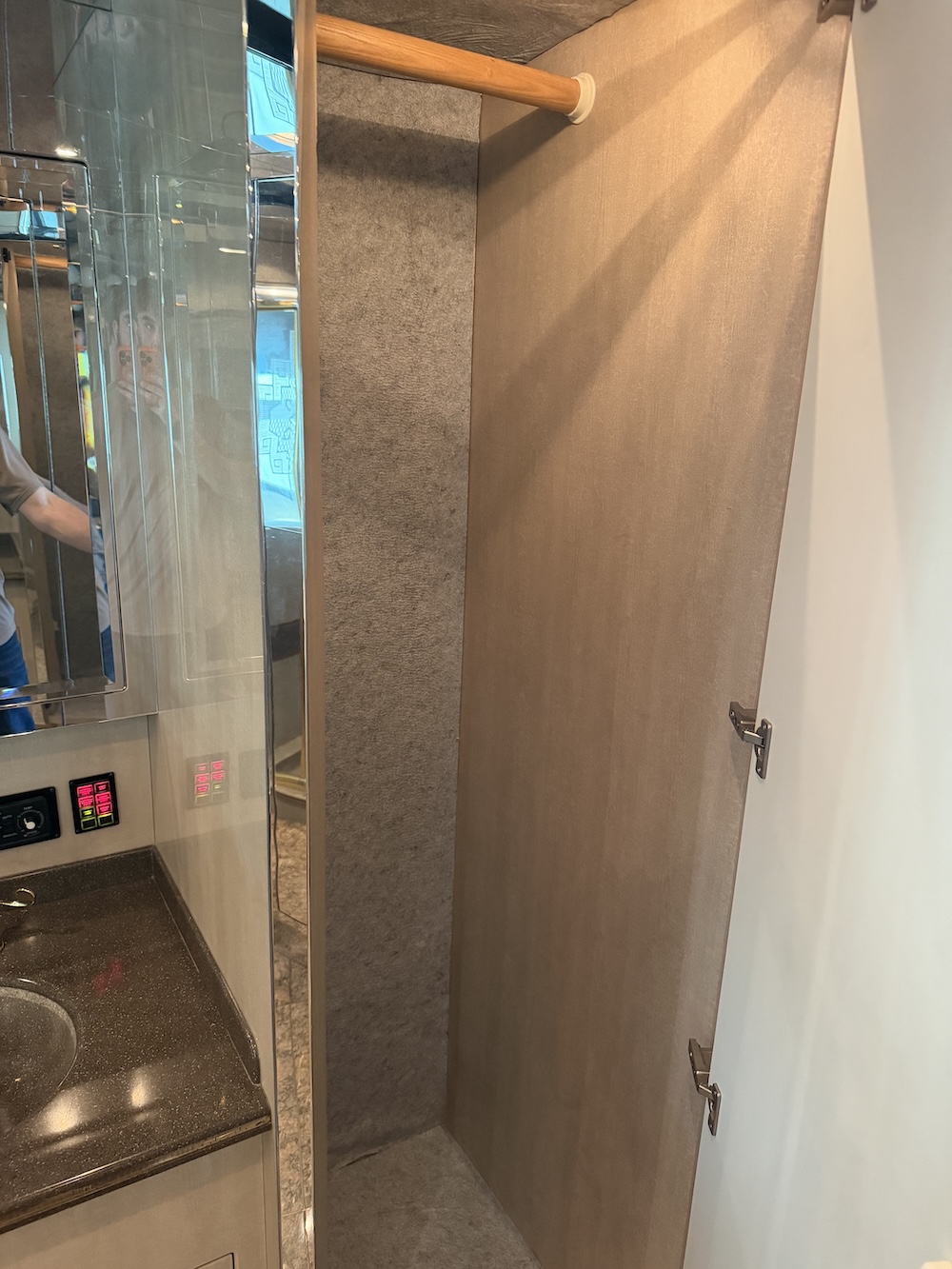 2001 Prevost Featherlite XLII For Sale