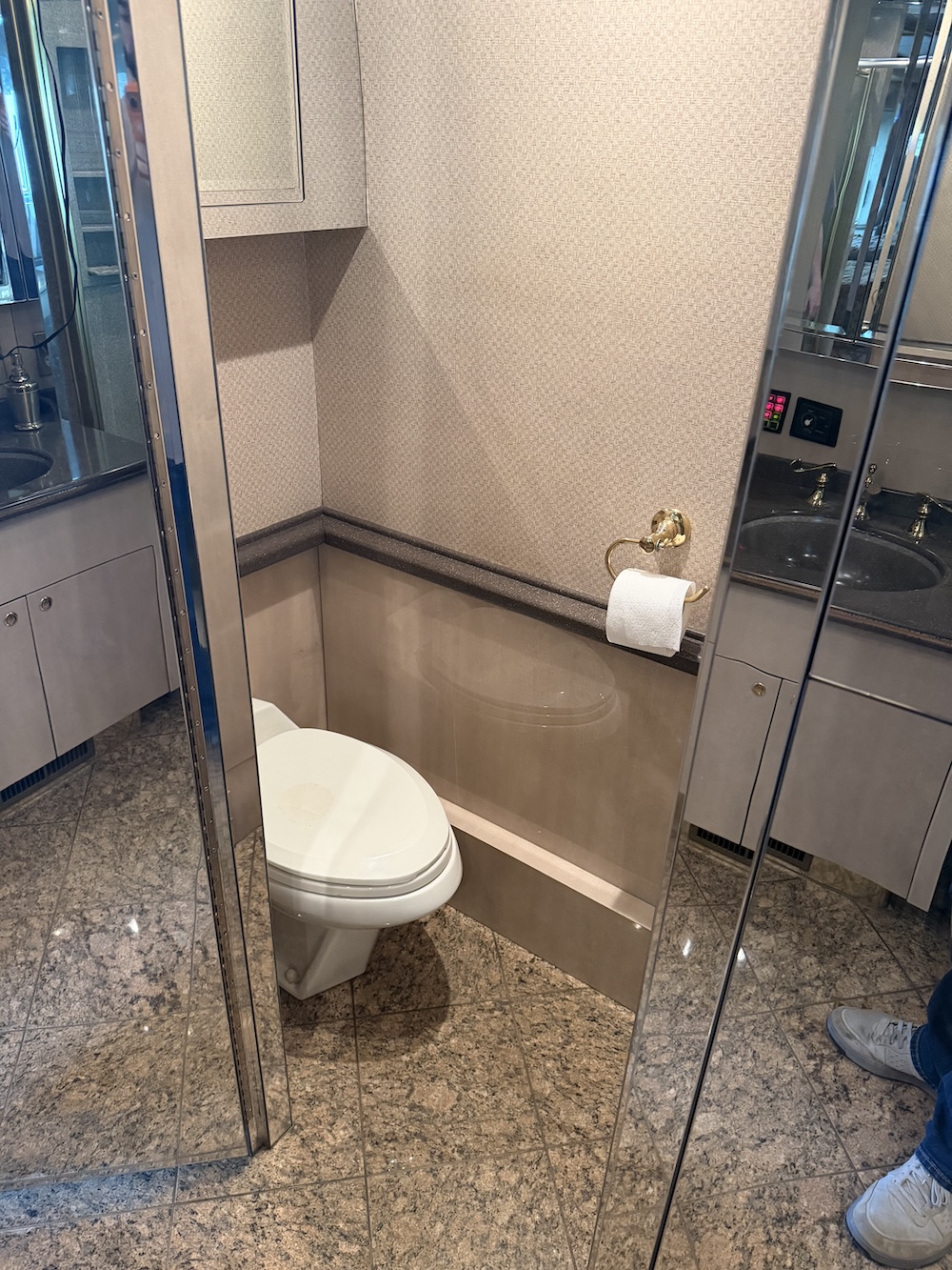 2001 Prevost Featherlite XLII For Sale