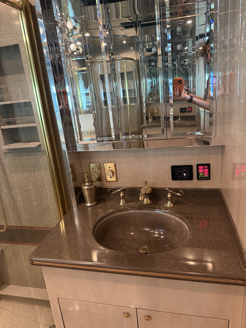 2001 Prevost Featherlite XLII For Sale