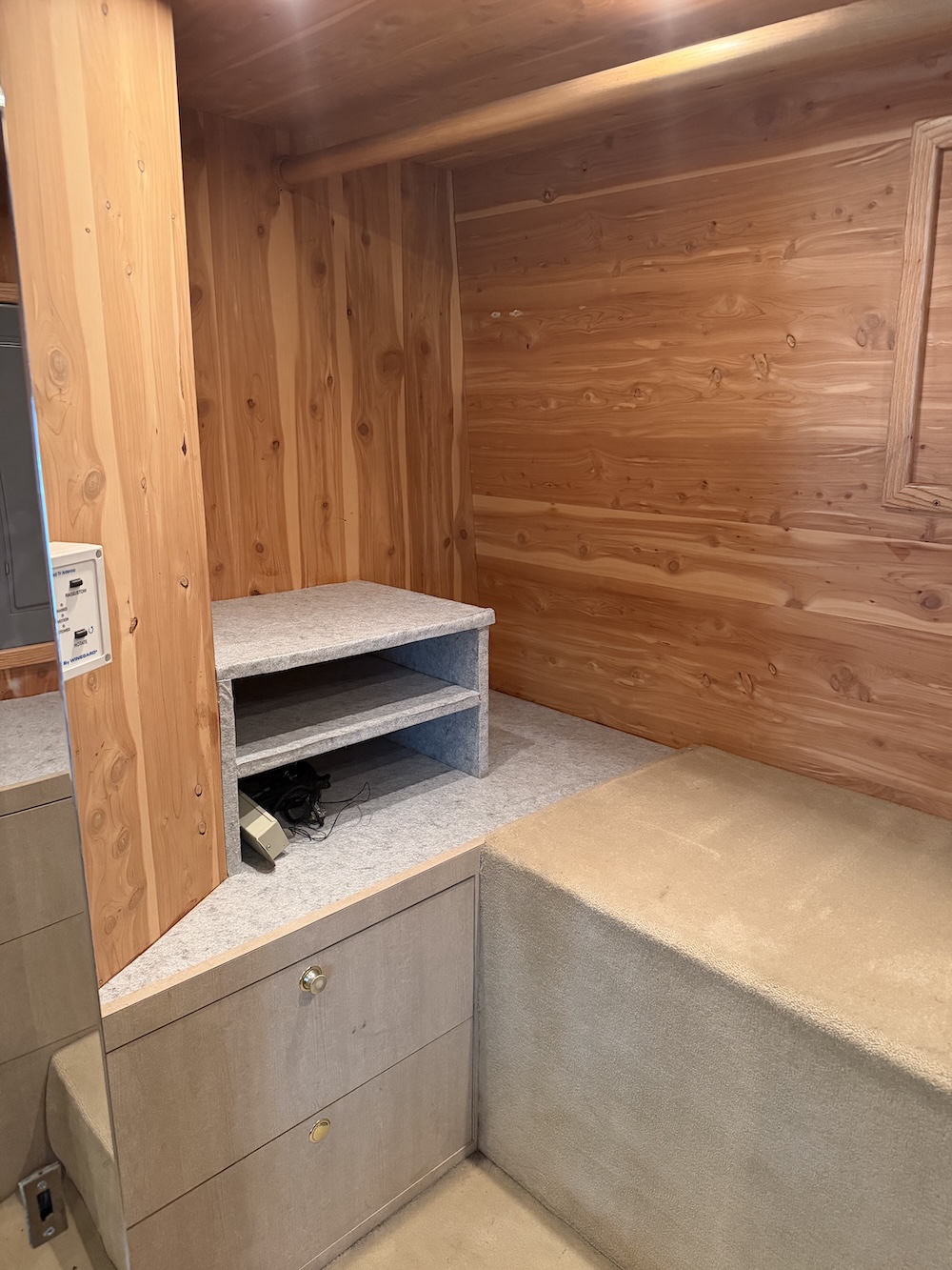 2001 Prevost Featherlite XLII For Sale