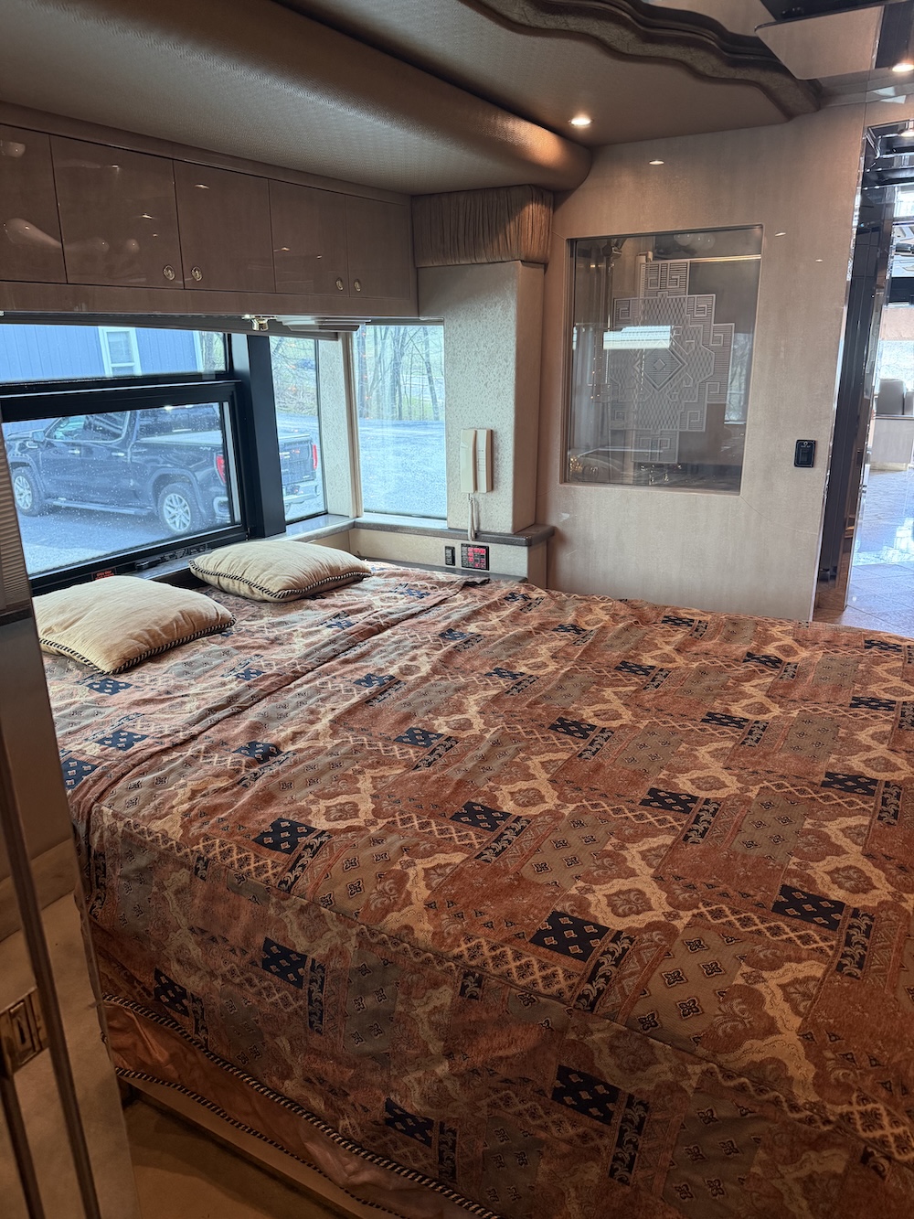 2001 Prevost Featherlite XLII For Sale