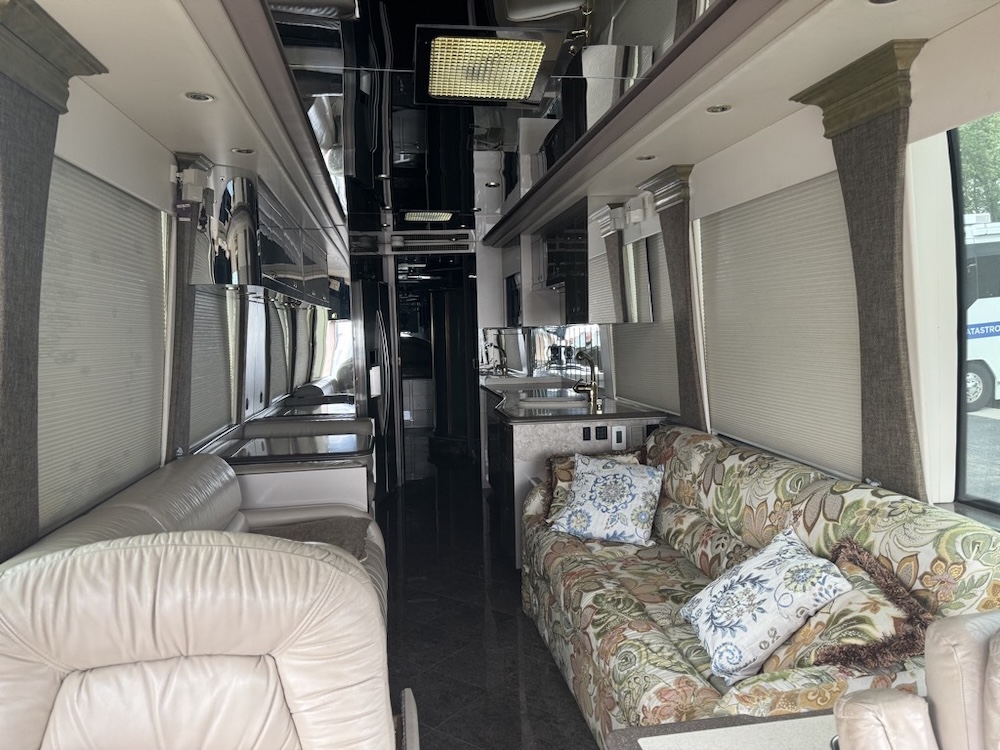 2001 Prevost Featherlite XLII For Sale