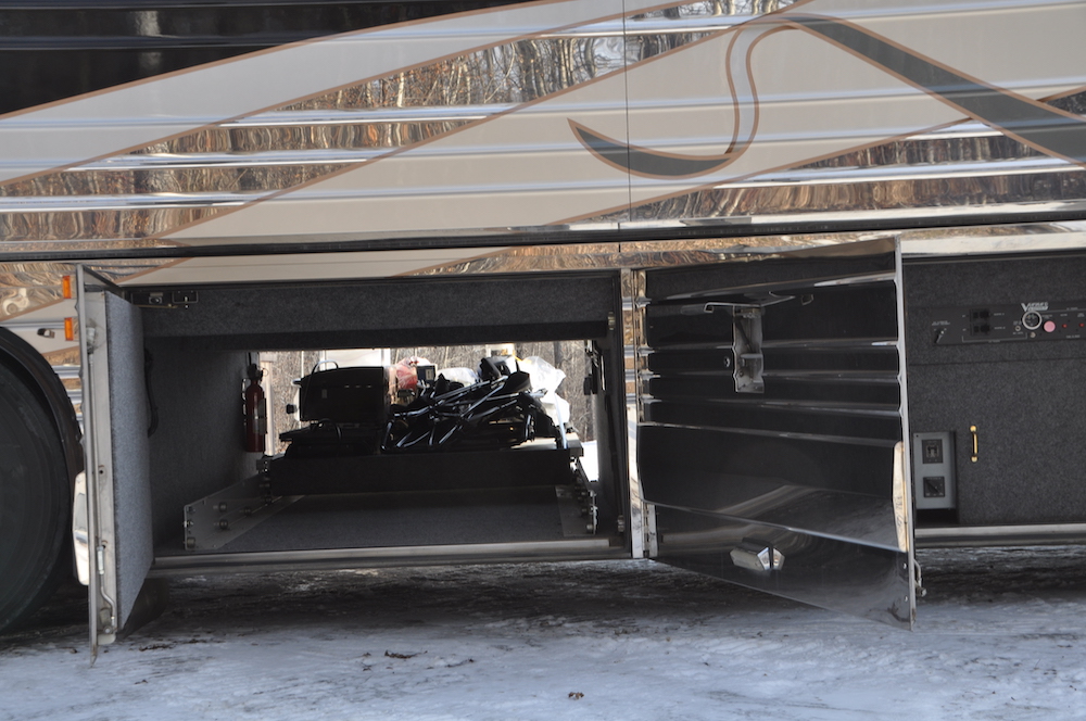 2001 Prevost Featherlite XLII For Sale