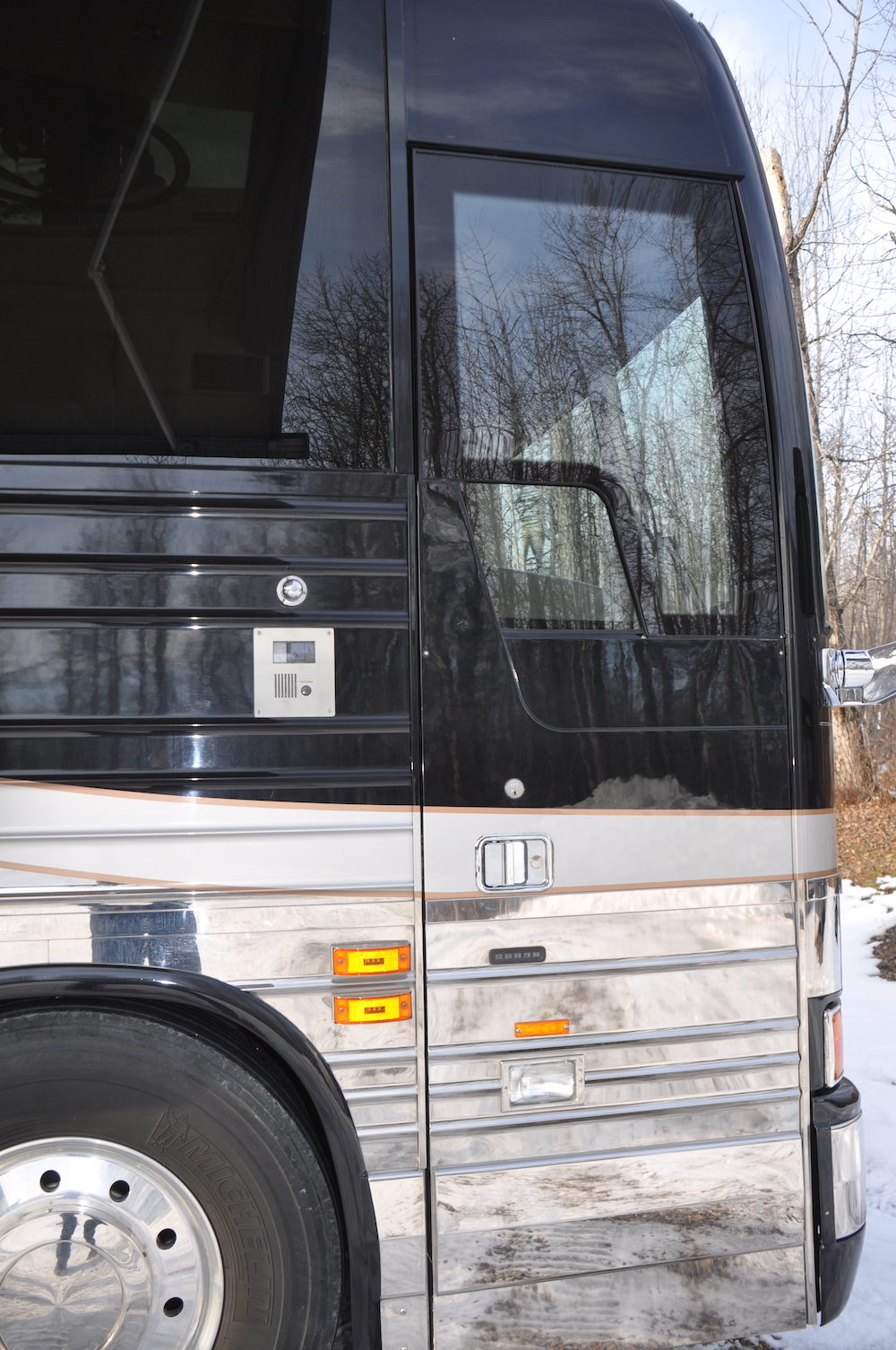 2001 Prevost Featherlite XLII For Sale