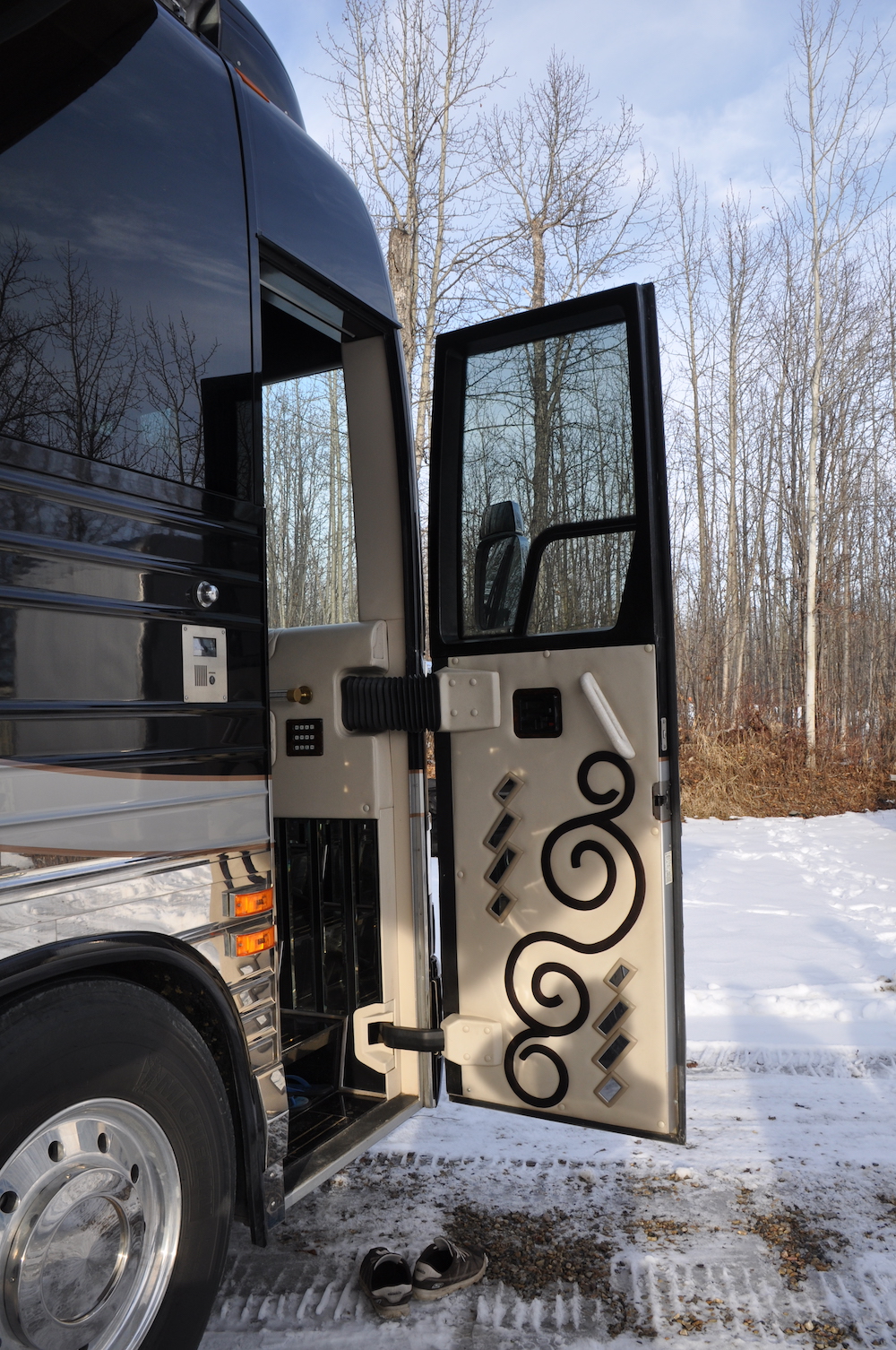 2001 Prevost Featherlite XLII For Sale