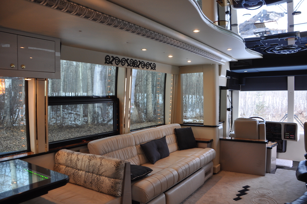 2001 Prevost Featherlite XLII For Sale