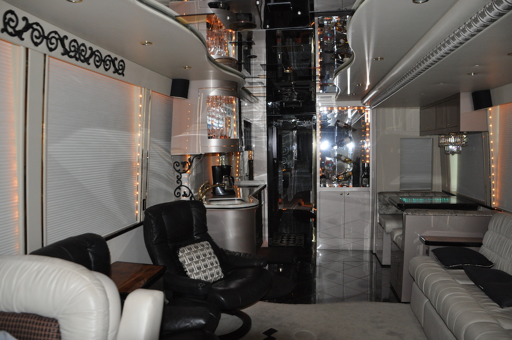 2001 Prevost Featherlite XLII For Sale