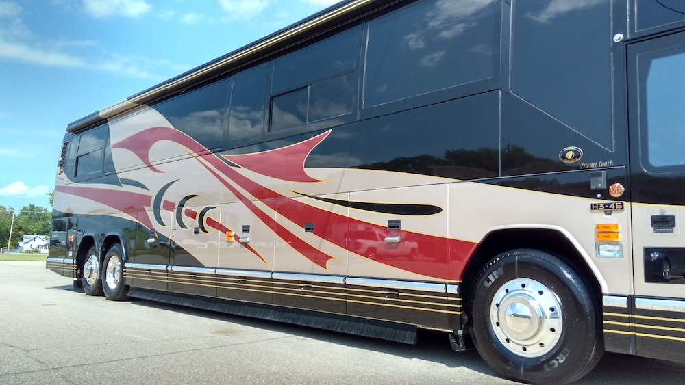 2002 Prevost Featherlite H3-45 For Sale