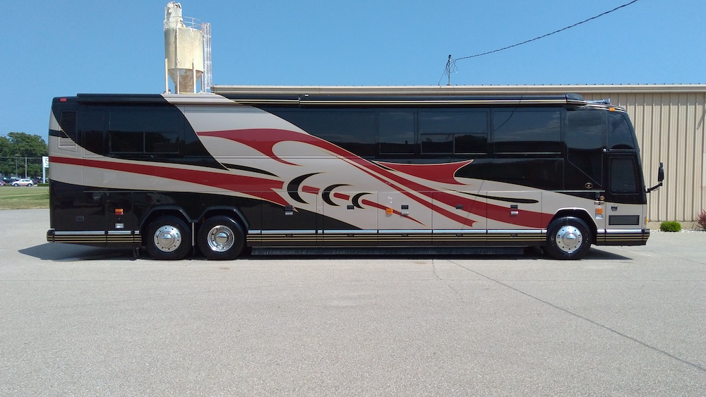 2002 Prevost Featherlite H3-45 For Sale