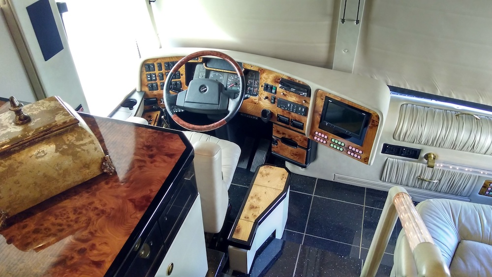 2002 Prevost Featherlite H3-45 For Sale