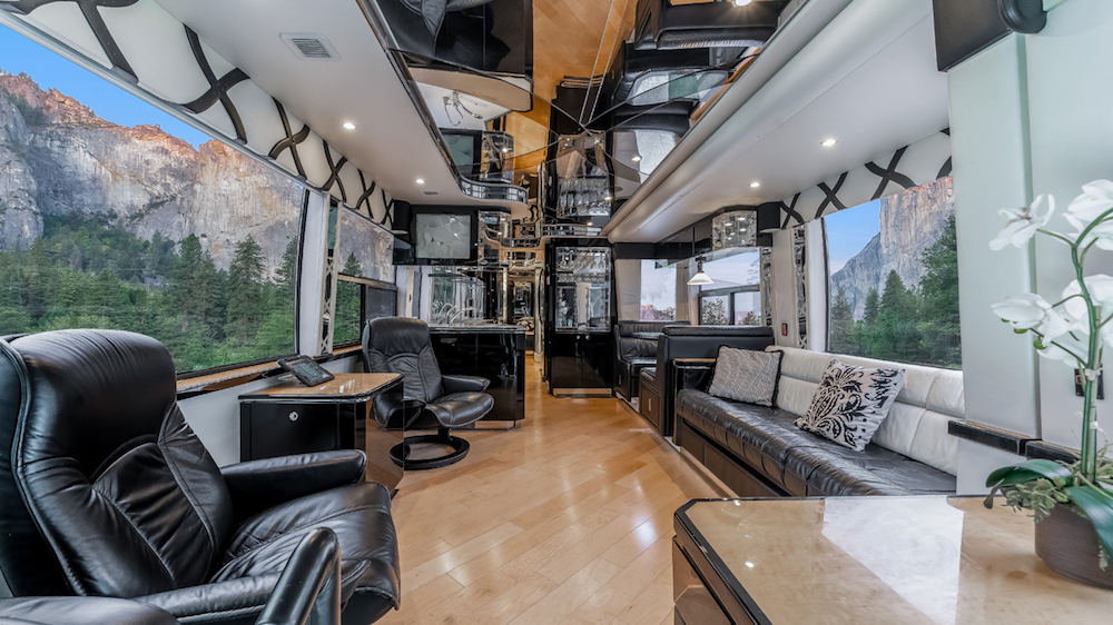 2002 Prevost Featherlite H3-45 For Sale