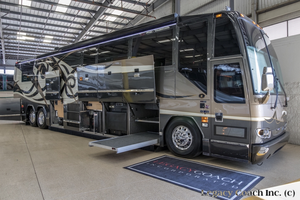 2002 Prevost Featherlite H3-45 For Sale