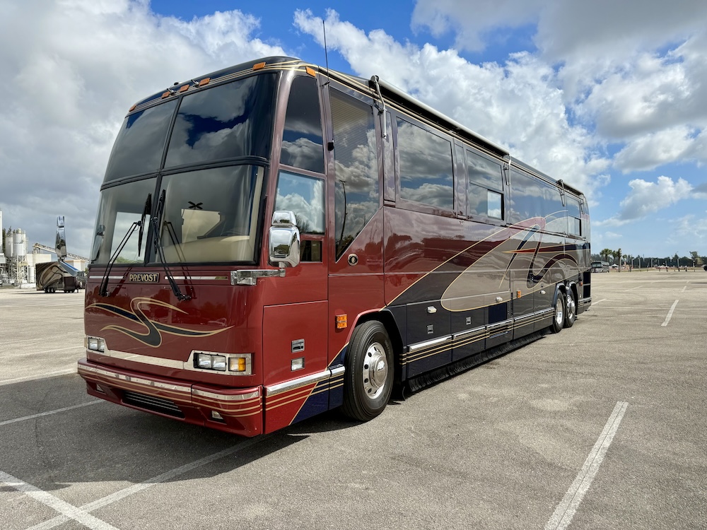 2002 Prevost Featherlite  H3-45 For Sale