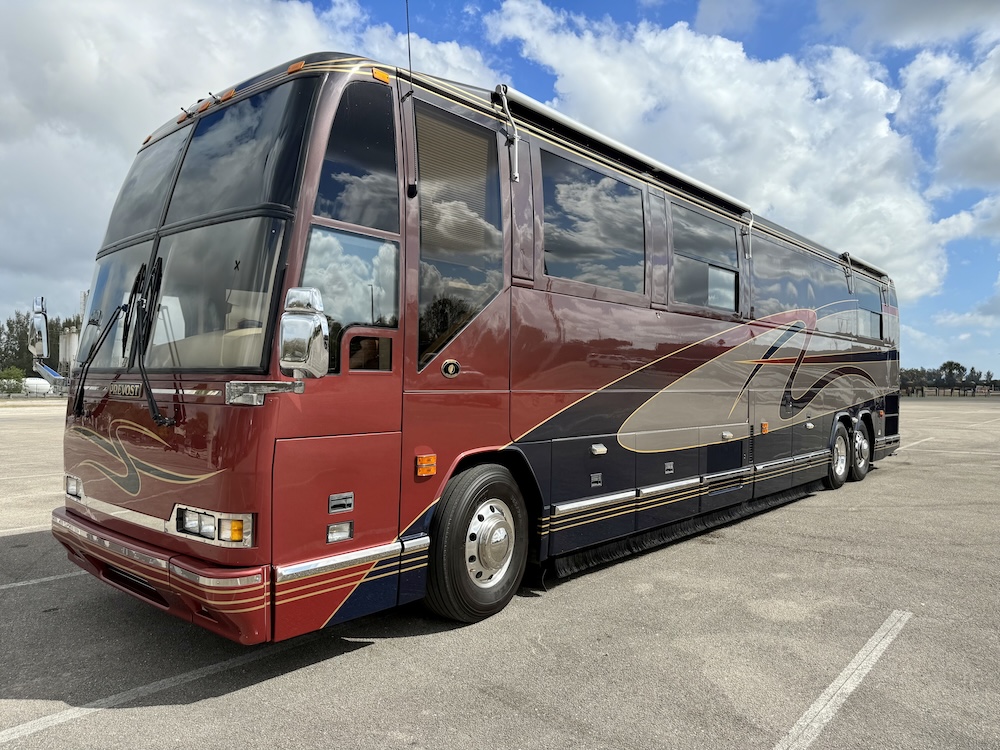 2002 Prevost Featherlite  H3-45 For Sale