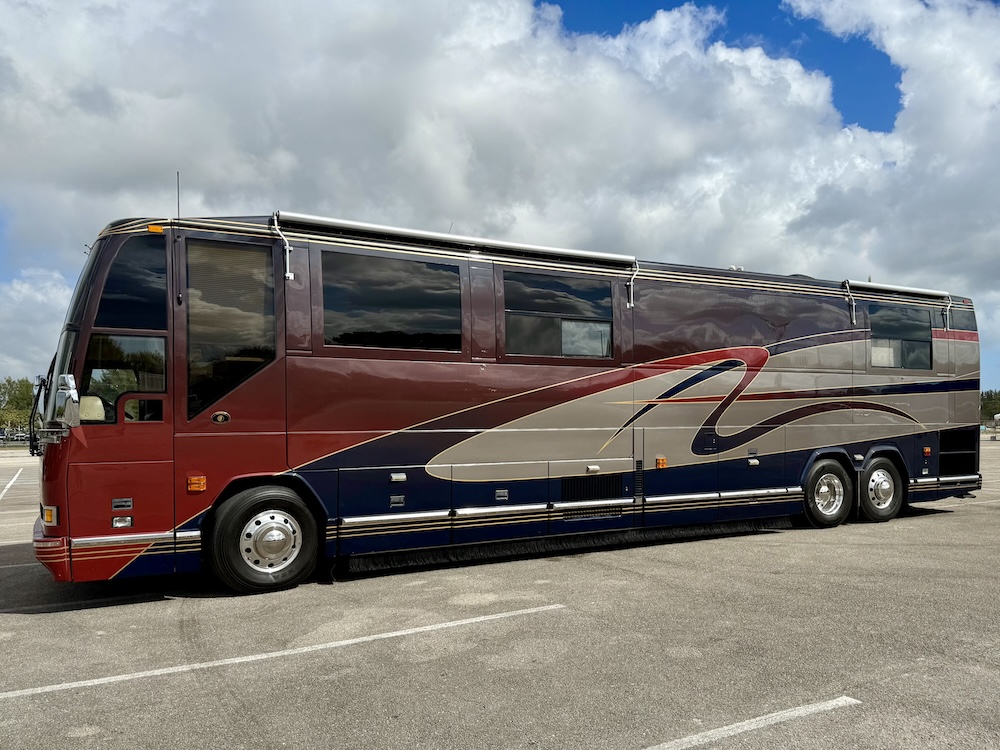 2002 Prevost Featherlite  H3-45 For Sale