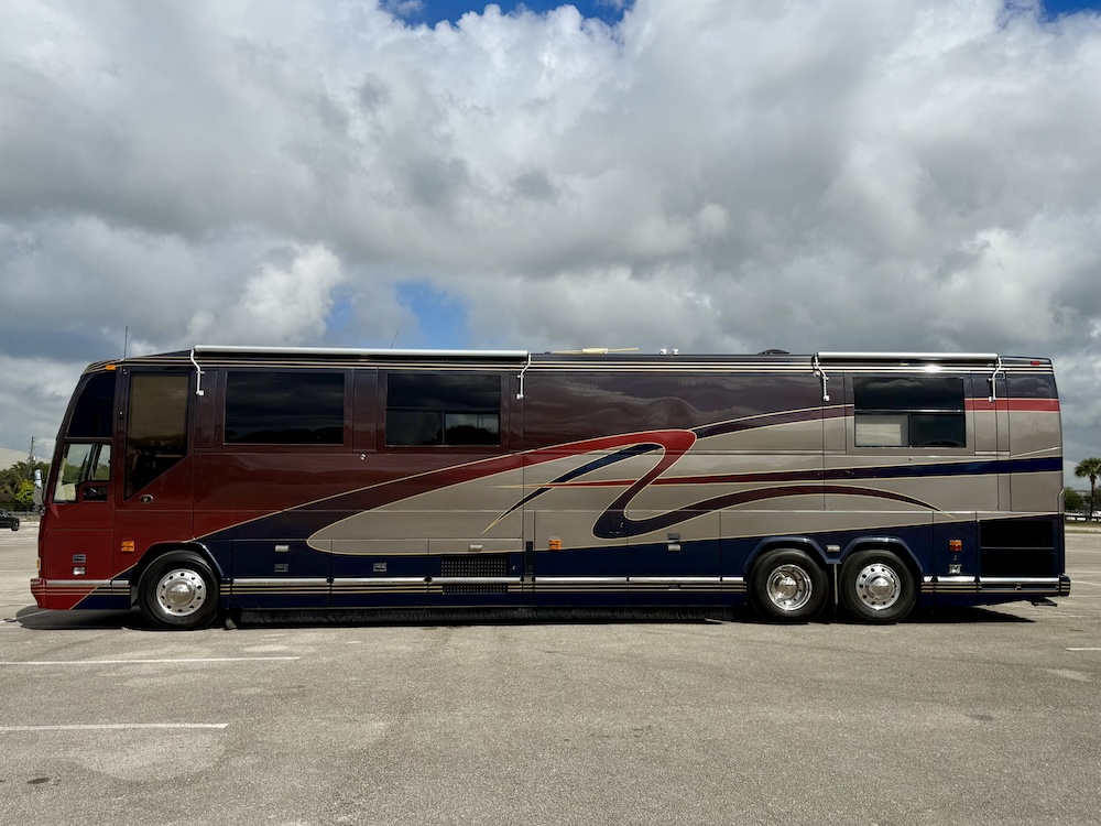 2002 Prevost Featherlite  H3-45 For Sale