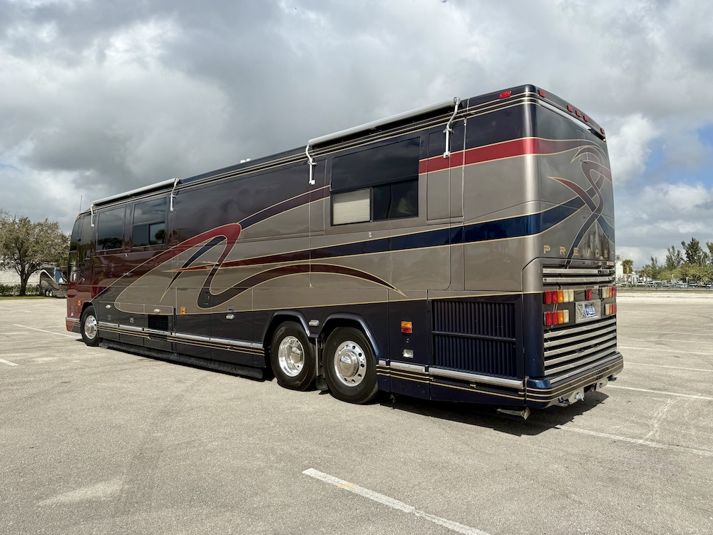 2002 Prevost Featherlite  H3-45 For Sale