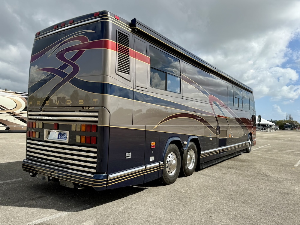 2002 Prevost Featherlite  H3-45 For Sale