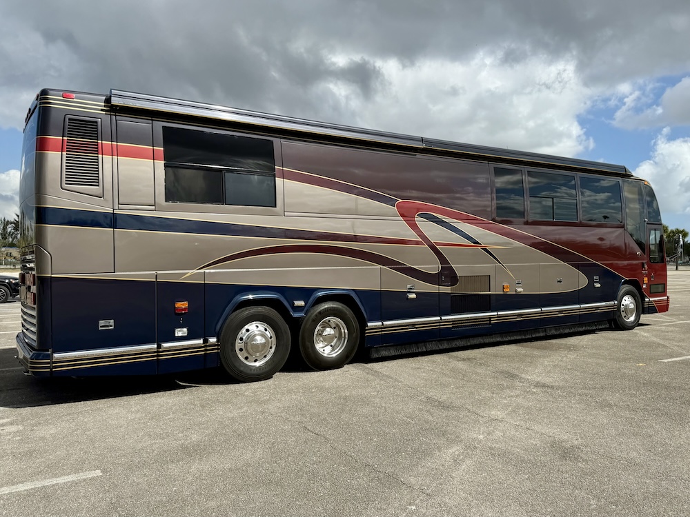 2002 Prevost Featherlite  H3-45 For Sale