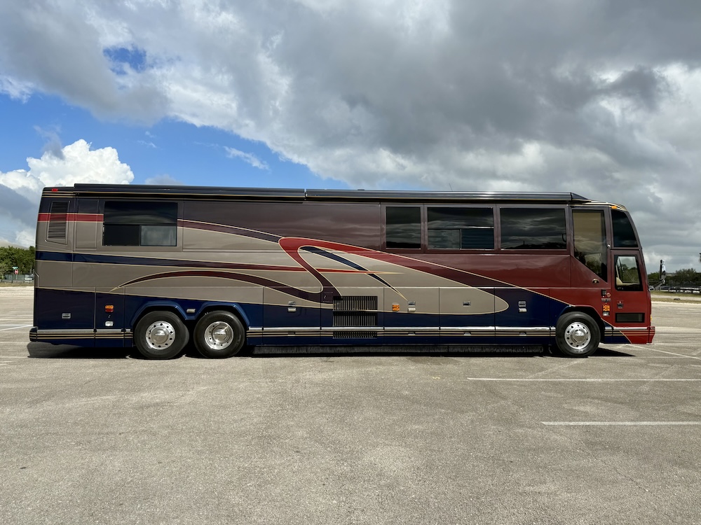 2002 Prevost Featherlite  H3-45 For Sale