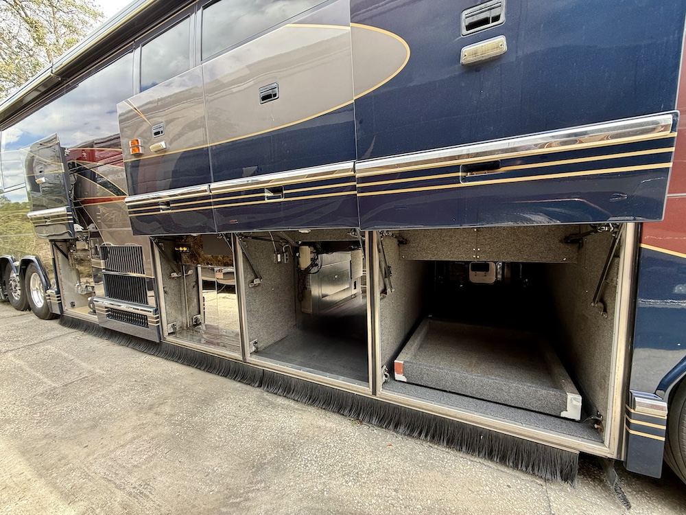 2002 Prevost Featherlite  H3-45 For Sale