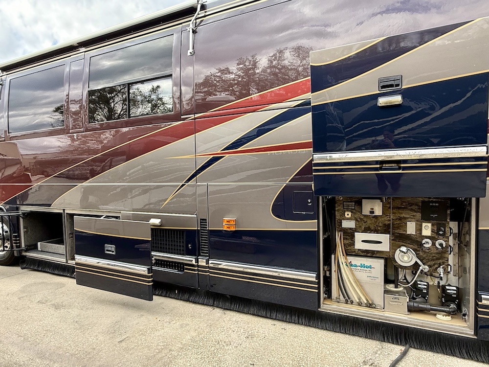 2002 Prevost Featherlite H3-45 For Sale