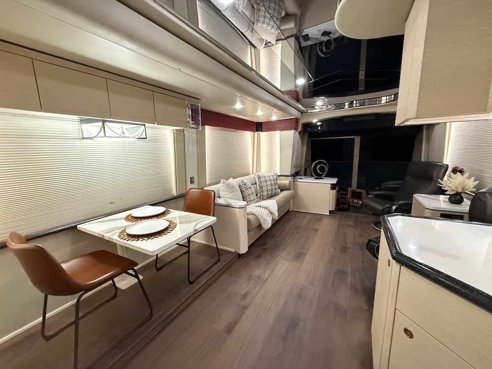 2002 Prevost Featherlite H3-45 For Sale