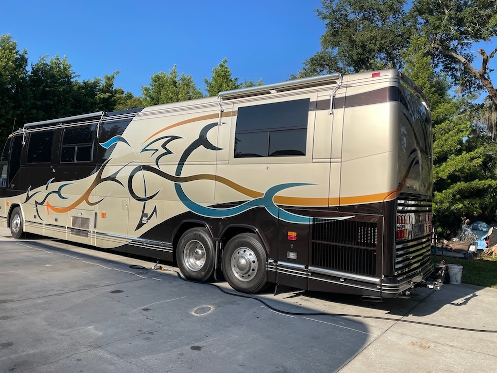 2002 Prevost  Featherlite H3-45 For Sale