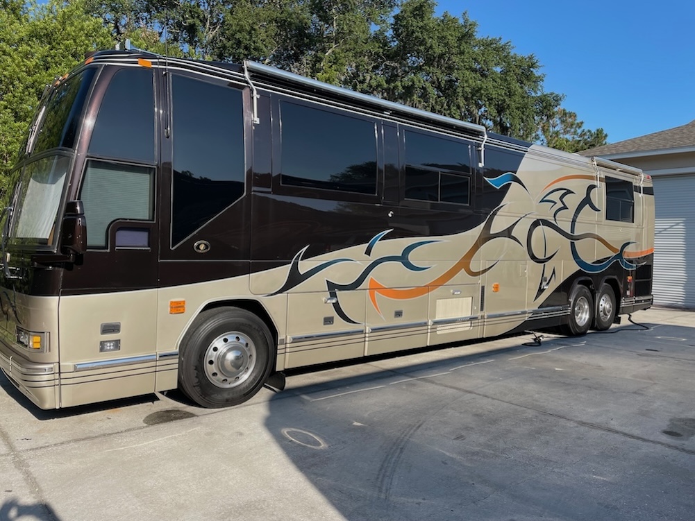 2002 Prevost  Featherlite H3-45 For Sale