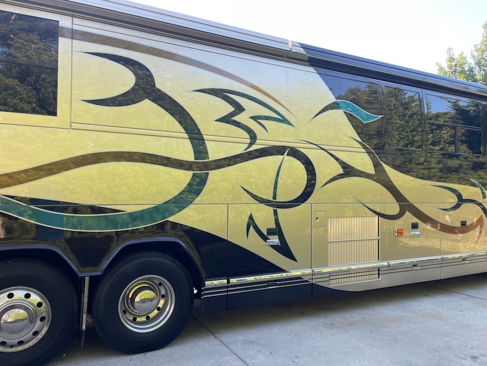 2002 Prevost  Featherlite H3-45 For Sale