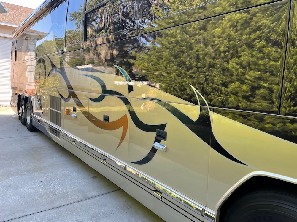 2002 Prevost  Featherlite H3-45 For Sale