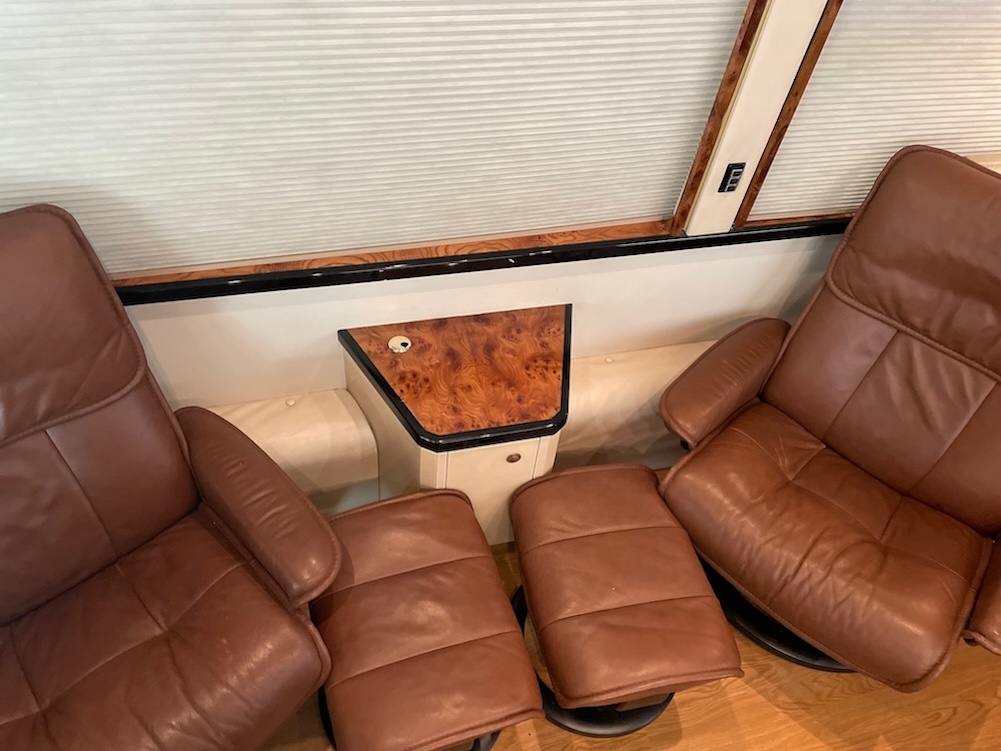 2002 Prevost  Featherlite H3-45 For Sale