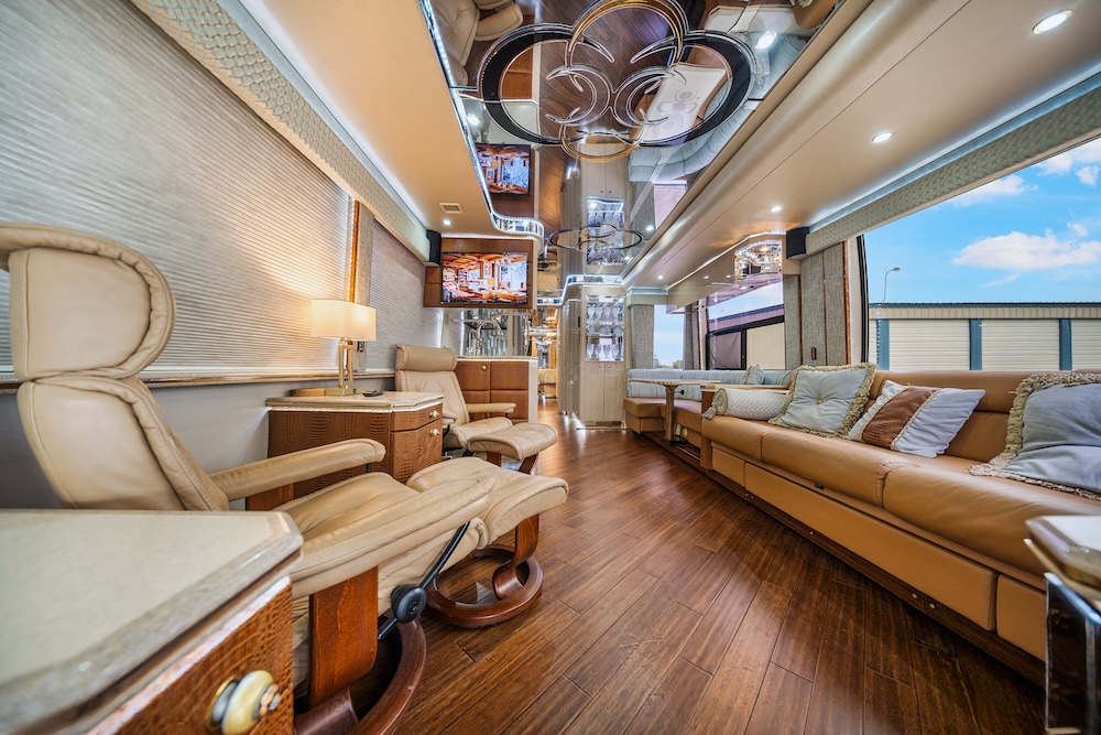 2002 Prevost Featherlite H3-45 For Sale