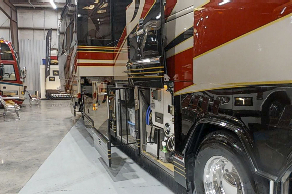 2002 Prevost Featherlite H3-45 For Sale